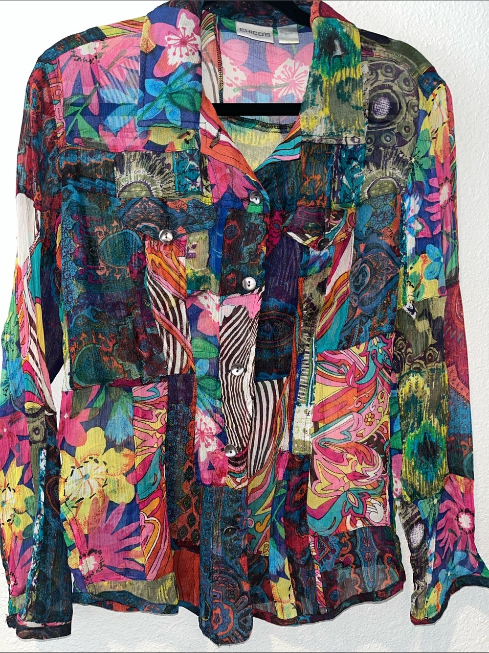 Chico's Multicolor Floral Patchwork Button-Down Shirt
Long sleeves,
Sz 12